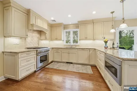 19 Blueberry Court Mahwah NJ 07430