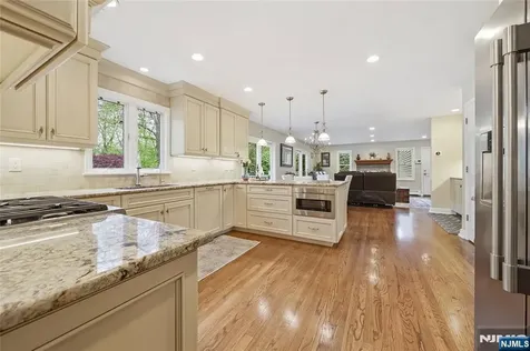 19 Blueberry Court Mahwah NJ 07430