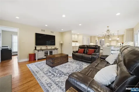 19 Blueberry Court Mahwah NJ 07430