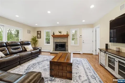19 Blueberry Court Mahwah NJ 07430