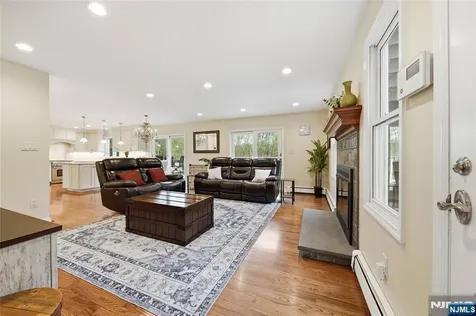 19 Blueberry Court Mahwah NJ 07430