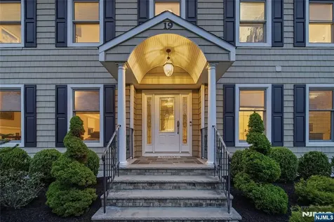 19 Blueberry Court Mahwah NJ 07430