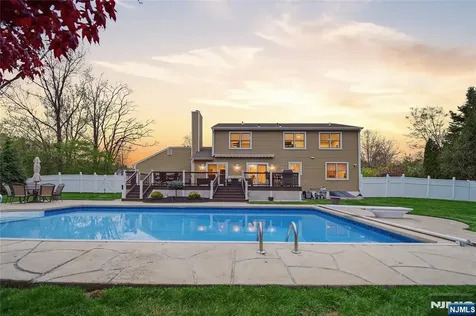 19 Blueberry Court Mahwah NJ 07430
