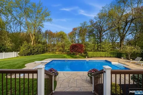 19 Blueberry Court Mahwah NJ 07430