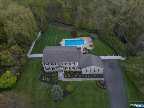 19 Blueberry Court Mahwah NJ 07430