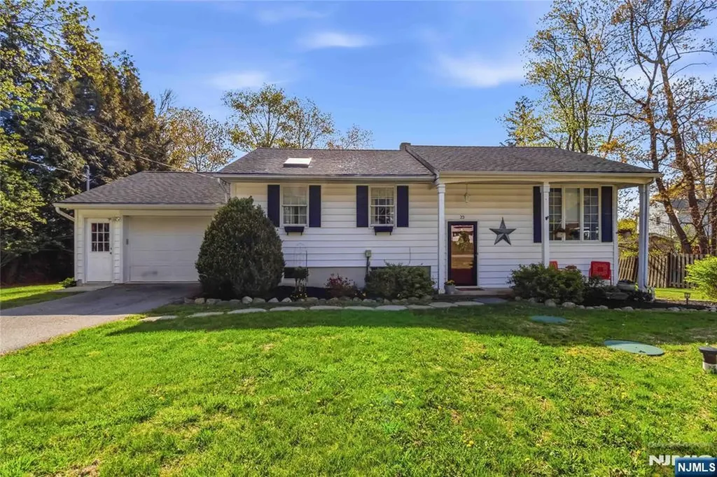 23 Hancock Drive West Milford NJ 07480