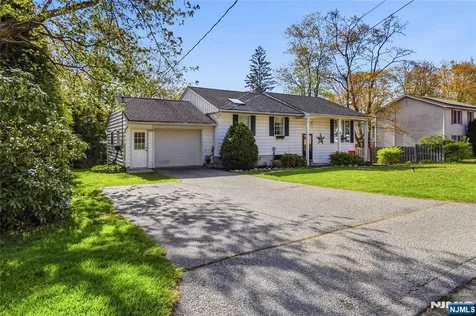23 Hancock Drive West Milford NJ 07480