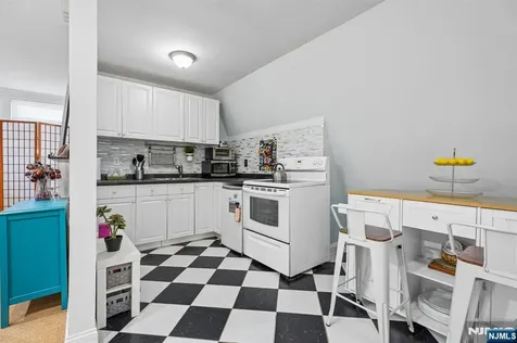 194 Hillside Avenue Glen Ridge NJ 07028