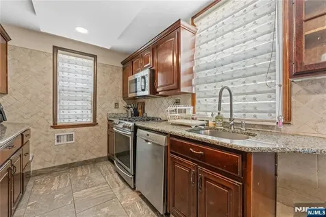 15 Putnam Place Clifton NJ 07011