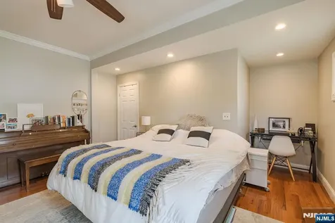 138 Summit Avenue New Milford NJ 07646