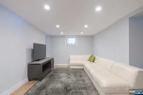 138 Summit Avenue New Milford NJ 07646