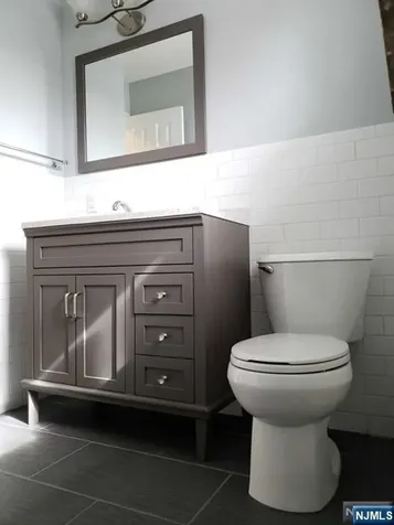 32 John Street Lodi NJ 07644
