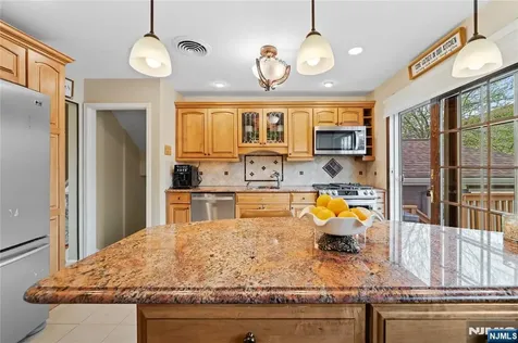 425 Victor Street Saddle Brook NJ 07663