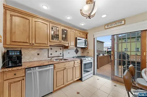 425 Victor Street Saddle Brook NJ 07663
