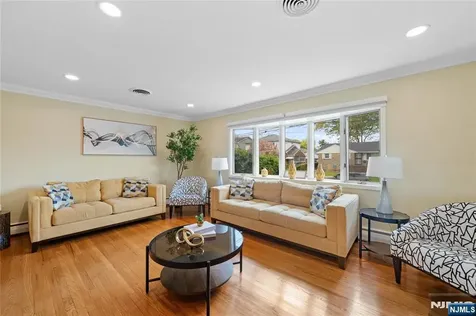 425 Victor Street Saddle Brook NJ 07663