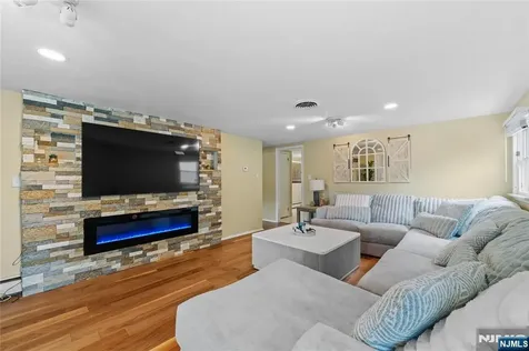 425 Victor Street Saddle Brook NJ 07663