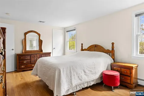 276 Concord Drive River Edge NJ 07661