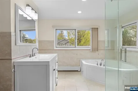 276 Concord Drive River Edge NJ 07661