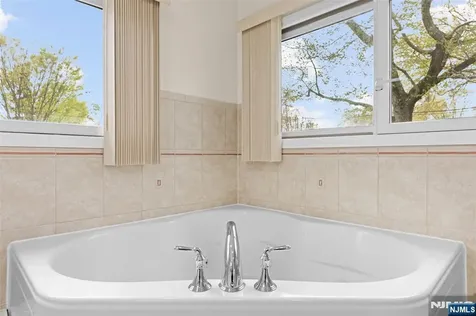 276 Concord Drive River Edge NJ 07661