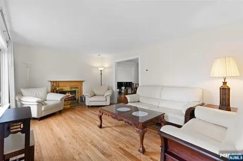276 Concord Drive River Edge NJ 07661