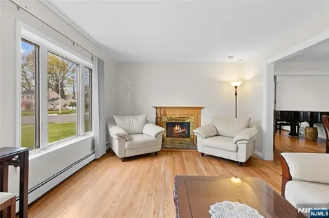 276 Concord Drive River Edge NJ 07661