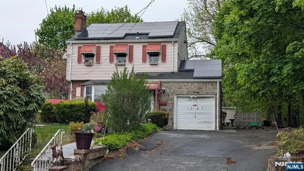 1067 Julia Street Teaneck NJ 07666