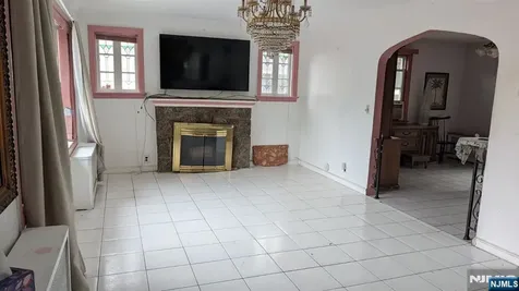 1067 Julia Street Teaneck NJ 07666