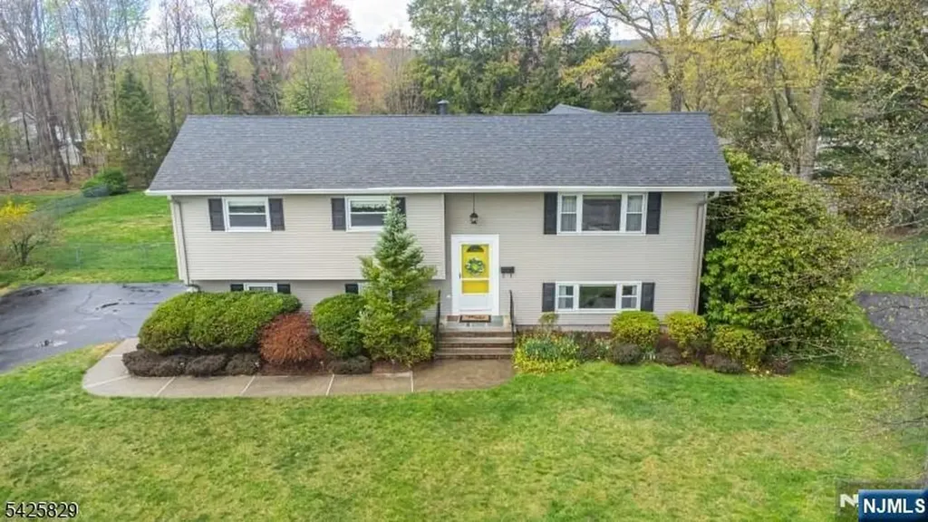 12 Henry Street Roxbury Township NJ 07876