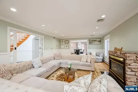 15 Fox Run North Caldwell NJ 07006
