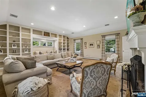 4 Conklin Court Allendale NJ 07401