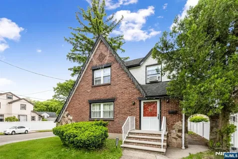 384 Woods Road Teaneck NJ 07666