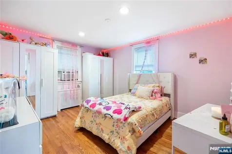 384 Woods Road Teaneck NJ 07666