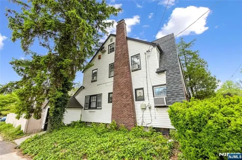 384 Woods Road Teaneck NJ 07666
