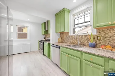 384 Woods Road Teaneck NJ 07666
