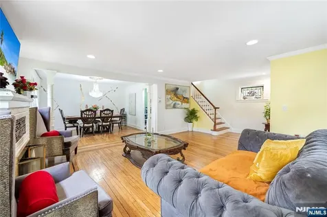 384 Woods Road Teaneck NJ 07666