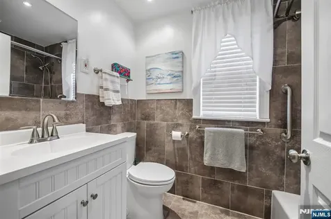 78 W 38th Street Bayonne NJ 07002