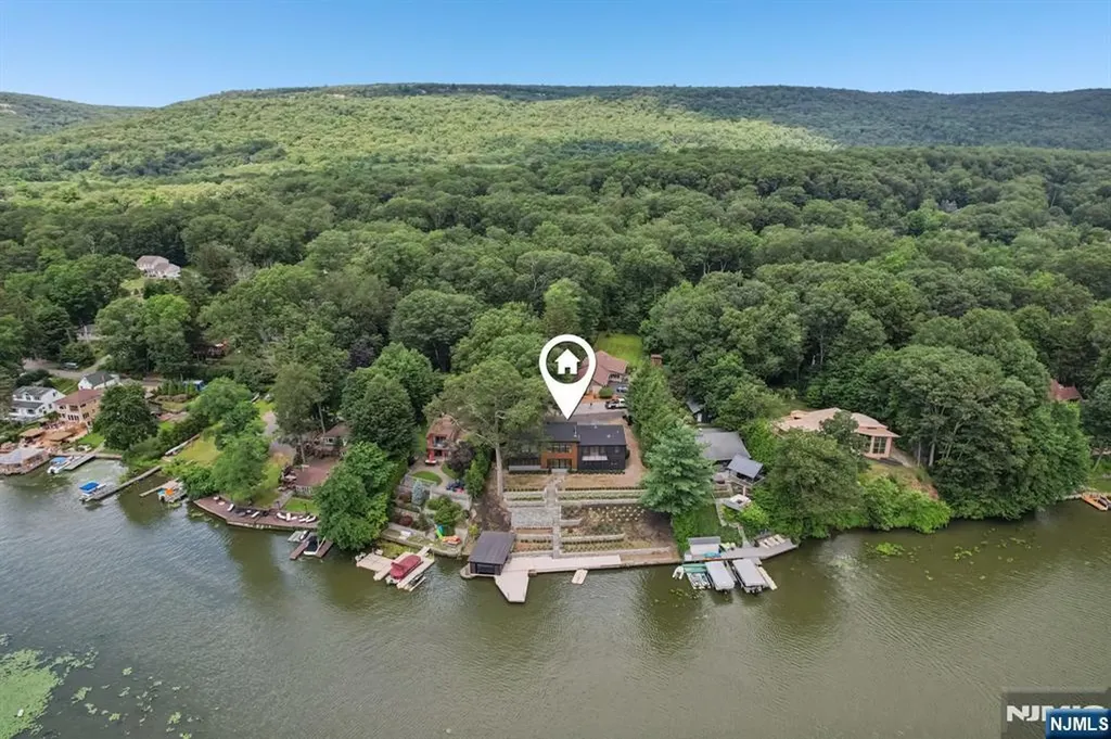 12 Rocky Point Road West Milford NJ 07421