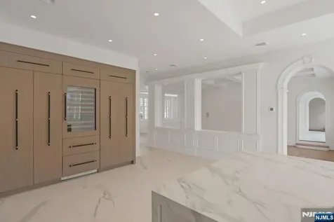 67 Robin Lane Alpine NJ 07620