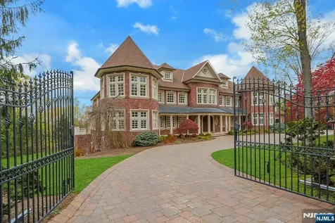 67 Robin Lane Alpine NJ 07620