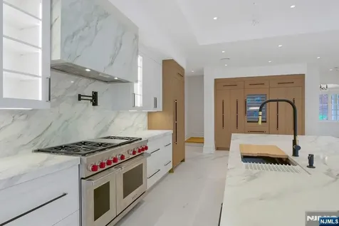 67 Robin Lane Alpine NJ 07620