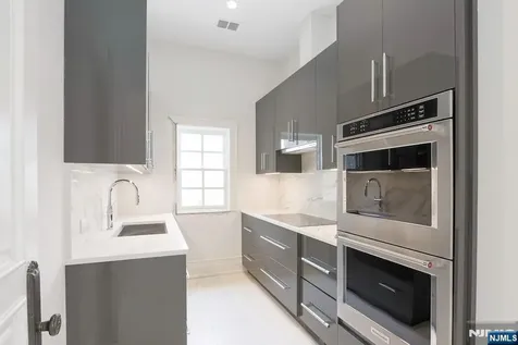 67 Robin Lane Alpine NJ 07620