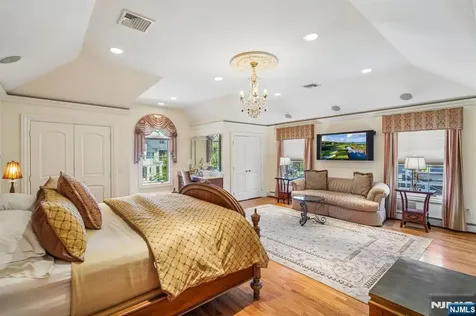 7 Jean Drive Englewood Cliffs NJ 07632
