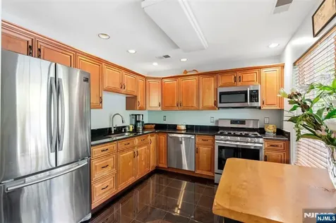2063 Drake Court Mahwah NJ 07430