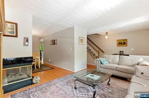 2063 Drake Court Mahwah NJ 07430
