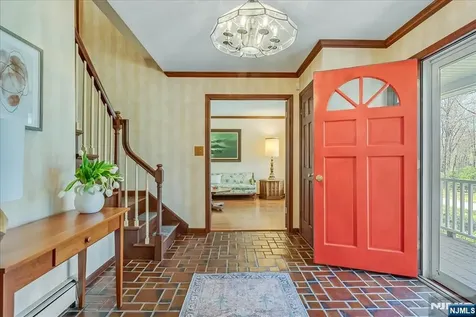6 Fleming Court Washington Township NJ 07853