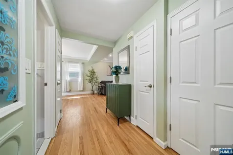 16 Lee Road Livingston NJ 07039