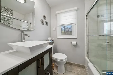 16 Lee Road Livingston NJ 07039