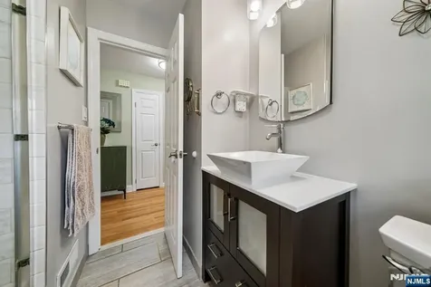 16 Lee Road Livingston NJ 07039