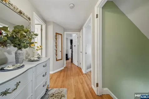 16 Lee Road Livingston NJ 07039