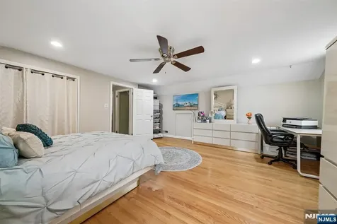 16 Lee Road Livingston NJ 07039